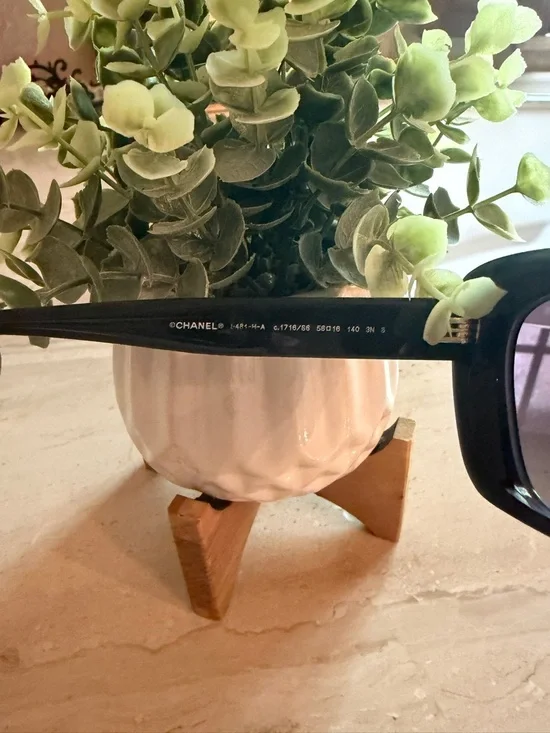 CHANEL Black Pearl-Embellished Cat-Eye Sunglasses with Gold CC - Picture 4 of 11